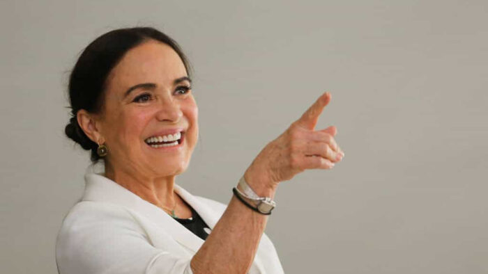 Regina Duarte publica mais uma fake news e é advertida pelo Instagram