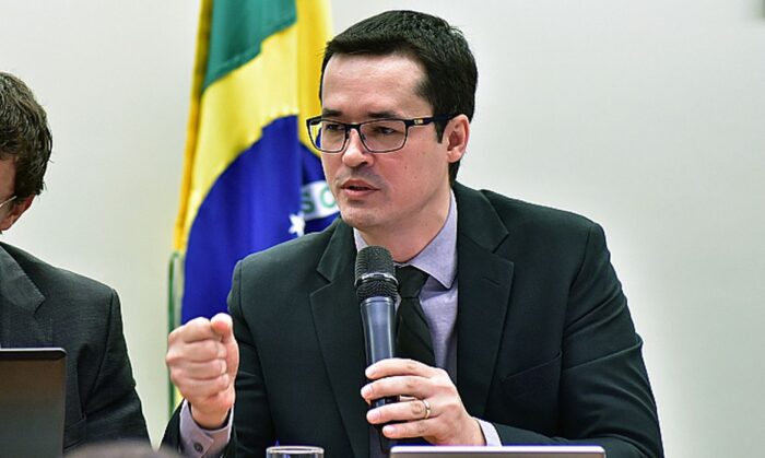 Deltan cassado e Moro na mira: Twitter viraliza ‘grande dia’ versus ‘ditadura’
