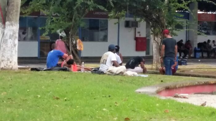 CLIMA DE INSEGURANÇA – Centro de São Mateus vira território de moradores de rua e usuários de drogas; moradores apelam à PM e à Secretaria de Defesa Social: “Estão fazendo sexo na capela mortuária”