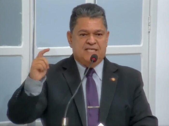VÍDEO – Paulo Fundão responde a Daniel sobre anulação de cessão de prédios à Câmara: “desatino” pode resultar em impeachment do prefeito