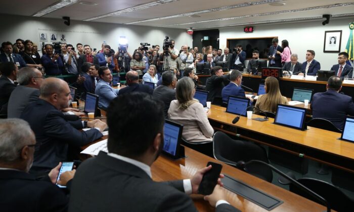 Câmara dos Deputados instala CPIs para investigar MST, Americanas e apostas