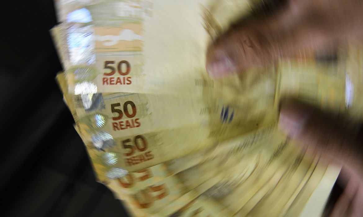 Programa Desenrola beneficiará famílias com dívidas de até R$ 5 mil
