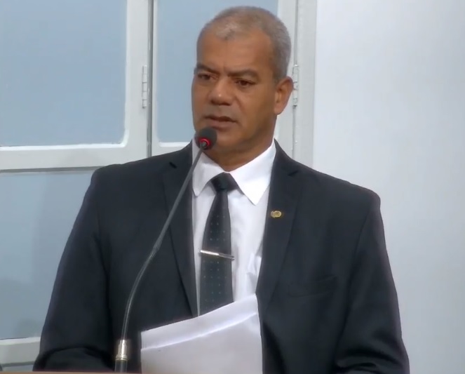 Evitando críticas diretas, Laílson cobra posicionamento da gestão Daniel sobre UPA 24 Horas: “Pra onde vai esse povo que pede socorro num momento difícil?”