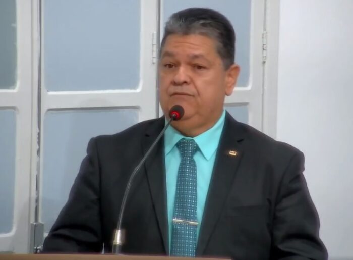 GESTÃO DANIEL ESTRANGULA O POVO NA CONTA DE ÁGUA – Idosa de 82 anos que pagava R$ 60 terá de pagar R$ 240 de conta de água, relata presidente da Câmara de Vereadores; Paulo Fundão diz que Diretor do Saae desrespeita Legislativo ao não atender à convocação para explicações