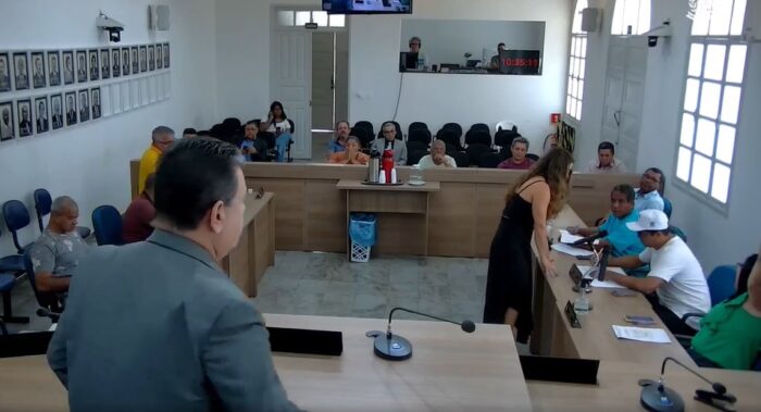 SÃO MATEUS – Com apoio de Kacio, Isael, Balanga e Preta, Secretária de Educação e Diretor do Saae tentam esculhambar a Câmara de Vereadores; presidente Paulo Fundão promete reação a membros da gestão Daniel; veja vídeo