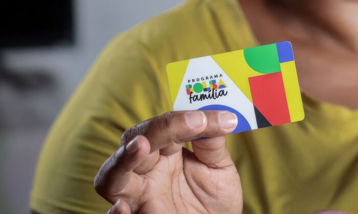 Três milhões de inscritos no Bolsa Família deixaram a pobreza em 2023, destaca estudo da FGV