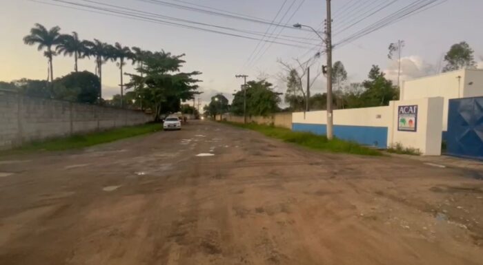 EXCLUSIVO – Prefeito de São Mateus sob suspeita: Daniel deixa vizinhos da Água Mineral Açaí apreensivos com suposta desapropriação para forçar venda de casas e equipe da Prefeitura camuflada fazendo medições clandestinas no Bairro Litorâneo; impasse envolve possível especulação imobiliária com anúncio do projeto do asfalto da estrada velha da Barra e moradores, tratados com descaso pelo Chefe do Executivo, pedem socorro ao Governo do Estado e ao Ministério Público; veja a reportagem em vídeo