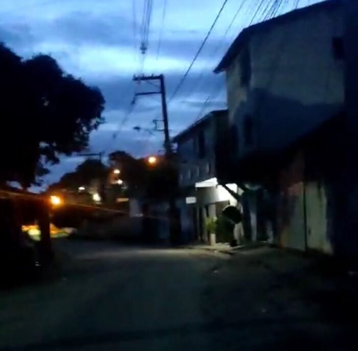 Sofrimento na periferia: morador cobra iluminação pública na Avenida Cricaré, em São Mateus