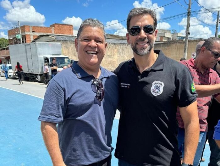 UM DIA APÓS O OUTRO – Responsável por dar palanque a prefeito Daniel para achincalhamento público e ofensas à família do Delegado-Chefe da PF em São Mateus, Paulo Fundão vai a Jaguaré tirar foto com ex-superintendente da Federal Eugênio Ricas