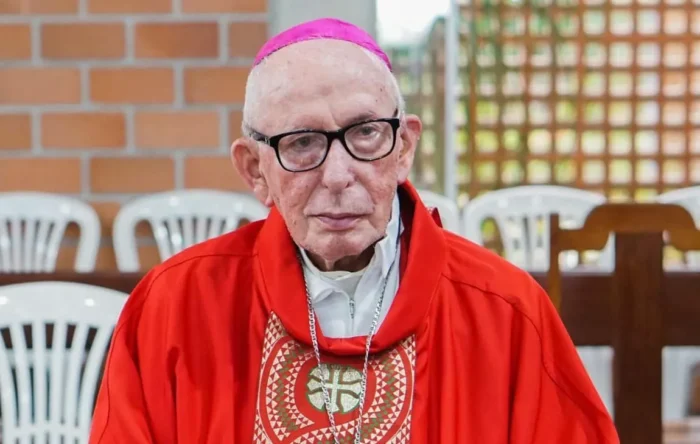 Dom Aldo Gerna é internado com pneumonia em São Mateus