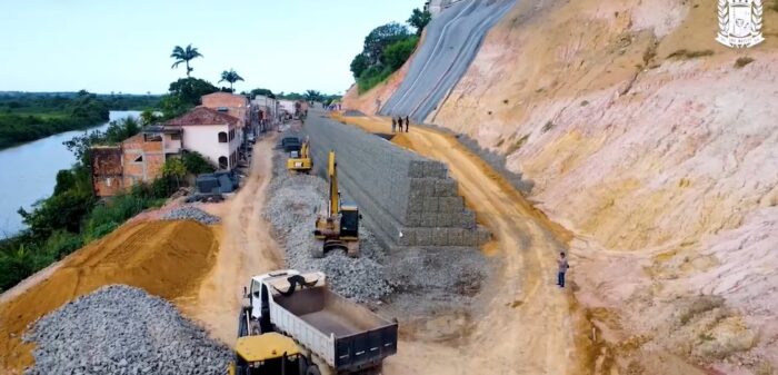 SÃO MATEUS – Presidente da Câmara alerta Casagrande e Freitas sobre mau uso dos R$ 51 milhões na Ladeira do Besouro; gestão Daniel faz alerta a moradores e “obra pode ir de rio abaixo”