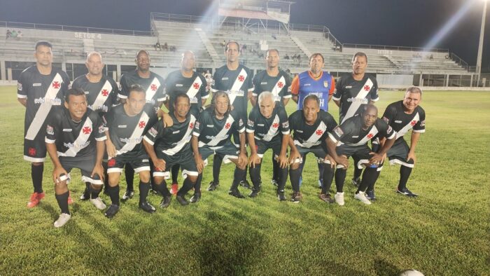 Camisinha e Vasquinho dão show no futebol de veteranos no Estádio Conilon, em Jaguaré