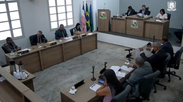 INDULTO DE ANO NOVO – Libertos da ‘vingança’ de Daniel, vereadores anulam decretos de reprovação das contas de Amadeu