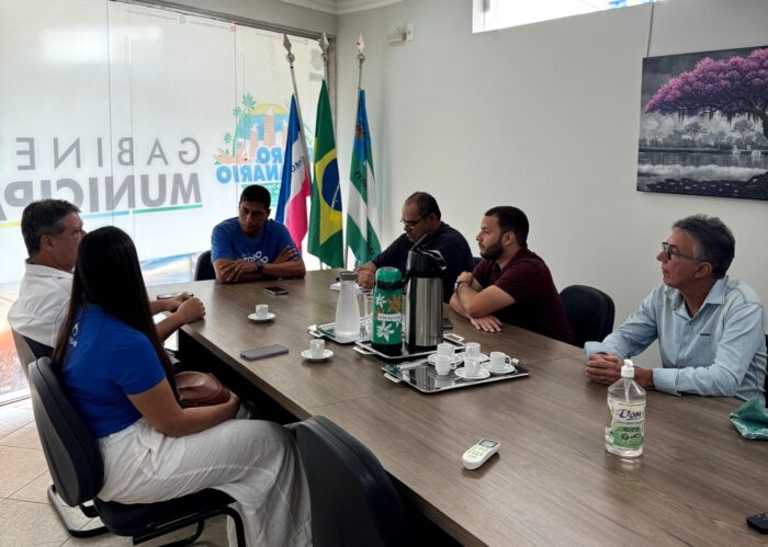 Novo prefeito de Pedro Canário discute avanços do saneamento com representantes da Cesan