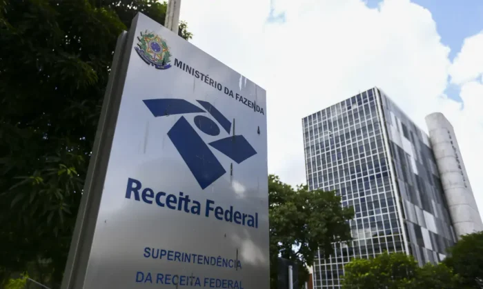 Receita esclarece que não cobrará imposto por Pix; operações acima de R$ 5 mil devem ser informadas a partir deste mês