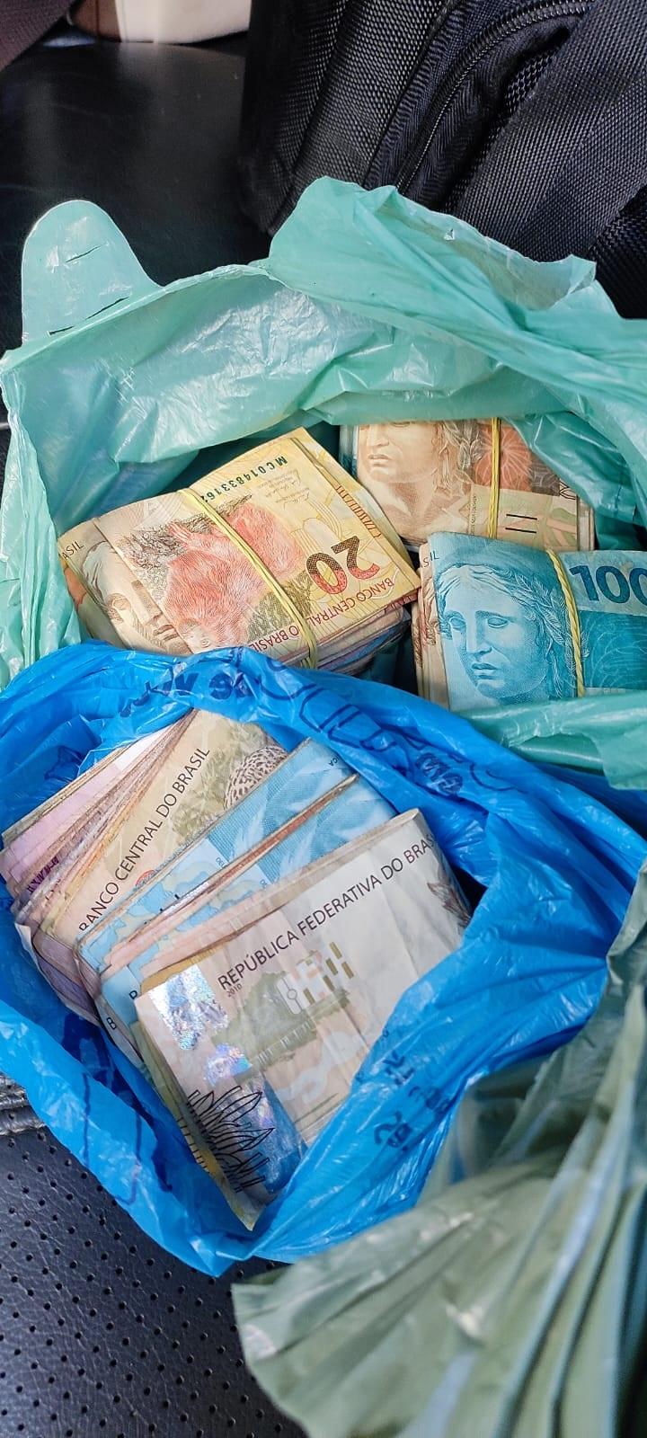 Forças de combate ao crime organizado apreendem R$ 170 mil e prendem suspeito