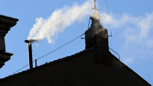 Novo Papa é eleito após quatro votações no conclave no Vaticano