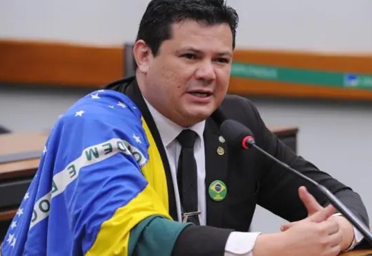 Presidente da Câmara pede suspensão do mandato de Gilvan da Federal por ofensas a Gleisi