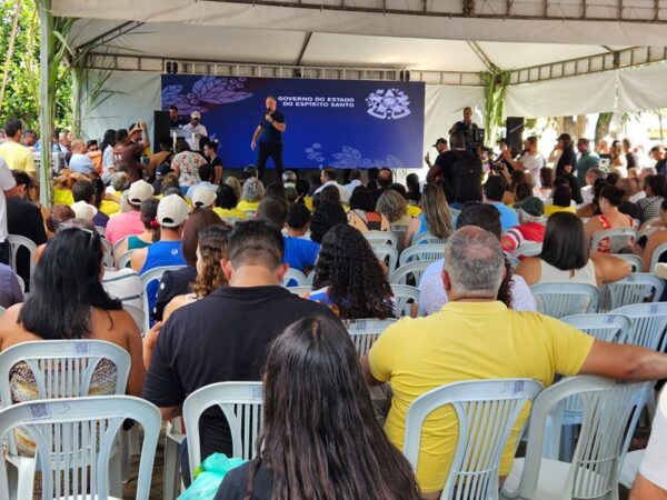 Governador entrega casas populares e anuncia pavimentação de ruas em diversos bairros em Nova Venécia