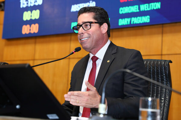 Marcelo Santos anuncia concurso na Assembleia Legislativa com salários de até R$ 9.360,43