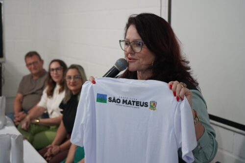 Auxiliares de serviços gerais da rede municipal de educação recebem EPIs em São Mateus