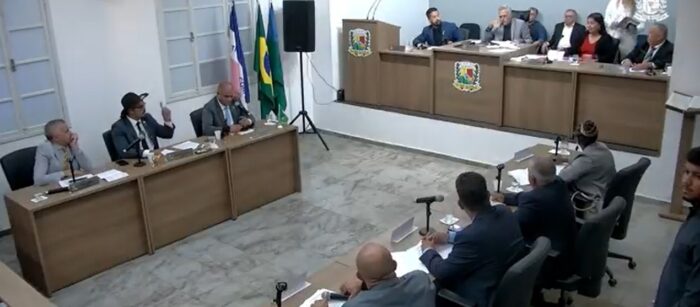 VÍDEO – Por 8 votos a 3, Câmara de São Mateus rejeita contas-2023 do ex-prefeito Daniel das Festas