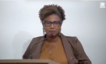 VÍDEO – Valdirene cita R$ 400 mil da Prefeitura para escola de samba de Vitória e cobra apoio à cultura em São Mateus