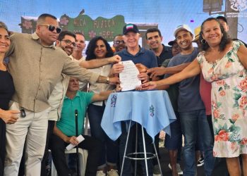 Em Linhares, Casagrande e Lucas Scaramussa entregam títulos de regularização fundiária e anunciam novos investimentos