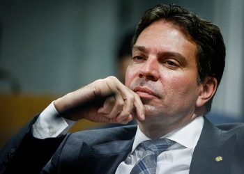 Moraes determina prisão de Ramagem após deputado ser visto em Miami