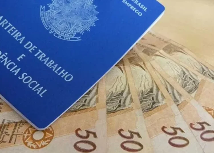 Governo prevê salário mínimo de R$ 1.627 em 2026 após inflação menor