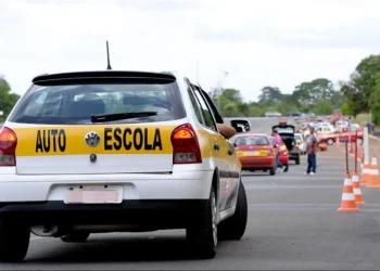 Contran aprova resolução que acaba com obrigação de aula em autoescola