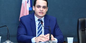 Pazolini anuncia abono de R$ 2 mil em dezembro para servidores de Vitória