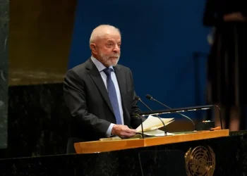 Lula chama isenção de IR de ‘quase um 14º salário’ e sugere TV nova para a Copa