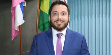 Vereador recebe R$ 215 mil de salários do período em que esteve afastado e preso; veja detalhes