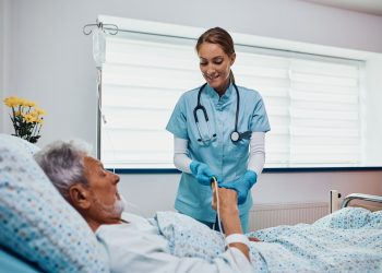 Vitória concentra o maior número de contratações de profissionais na área da saúde