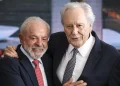 Lewandowski entrega carta de demissão do Ministério da Justiça a Lula