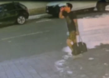 Homem arromba apartamento e furta R$ 1 milhão em joias e dinheiro